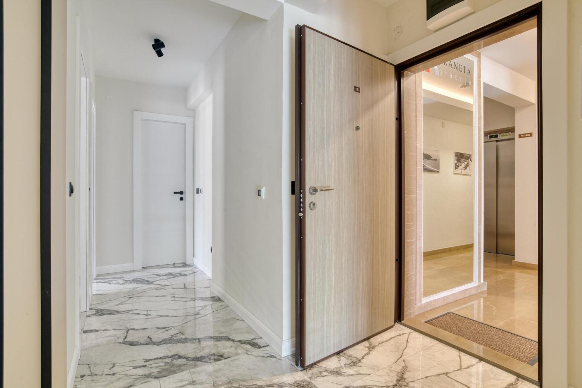 Ap Royal Oak - 2 Bedroom Apartment In Budva Exterior photo